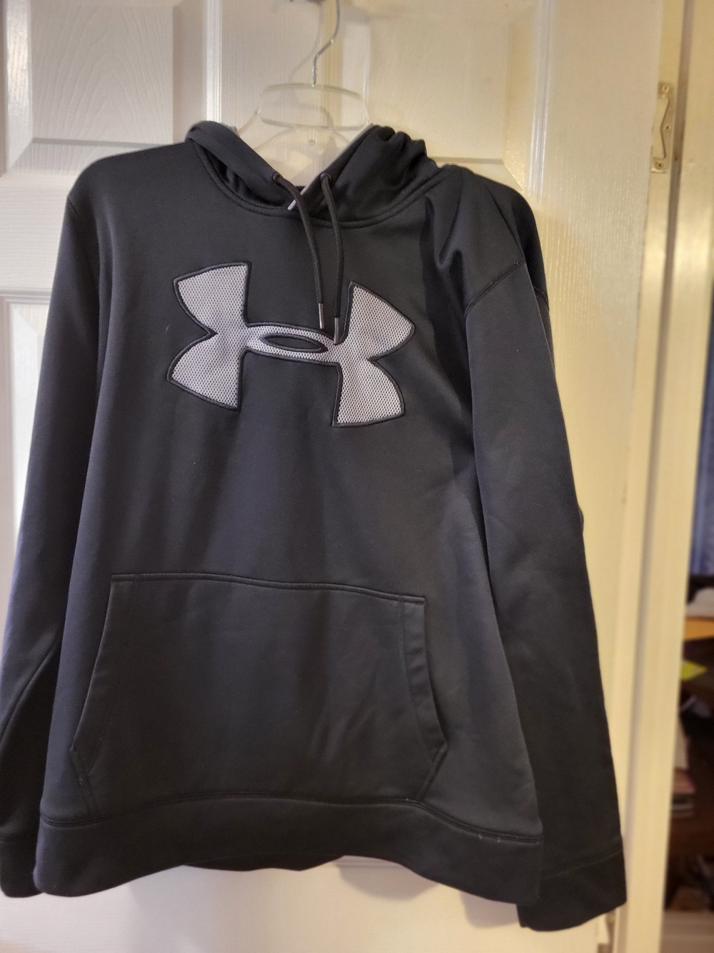 Mens Used Under Armour Black Hoodie with Large Logo